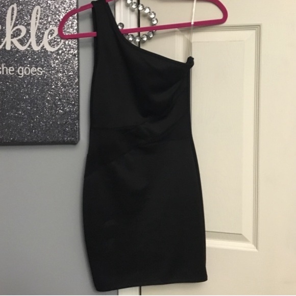 Little black dress with mesh detailing - Picture 2 of 5